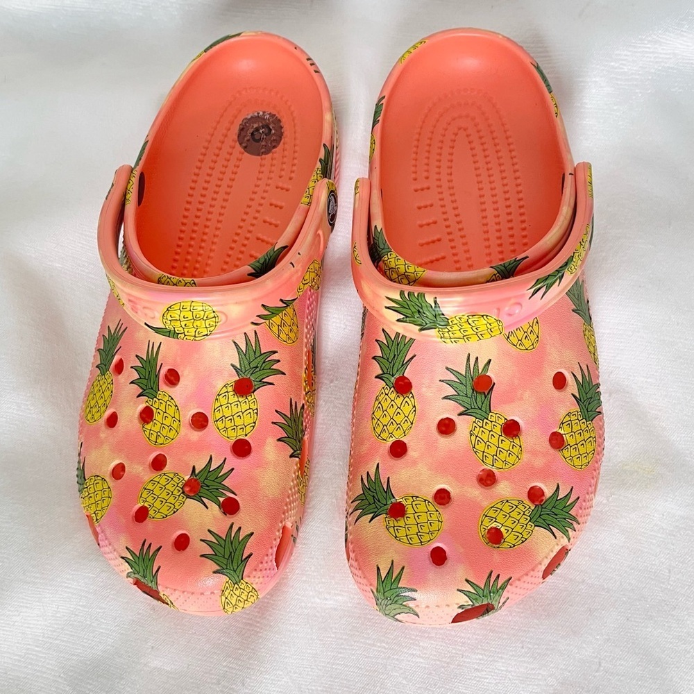 CROCS classic retro resort crocs pineapple orange /pink size 10 women’s
